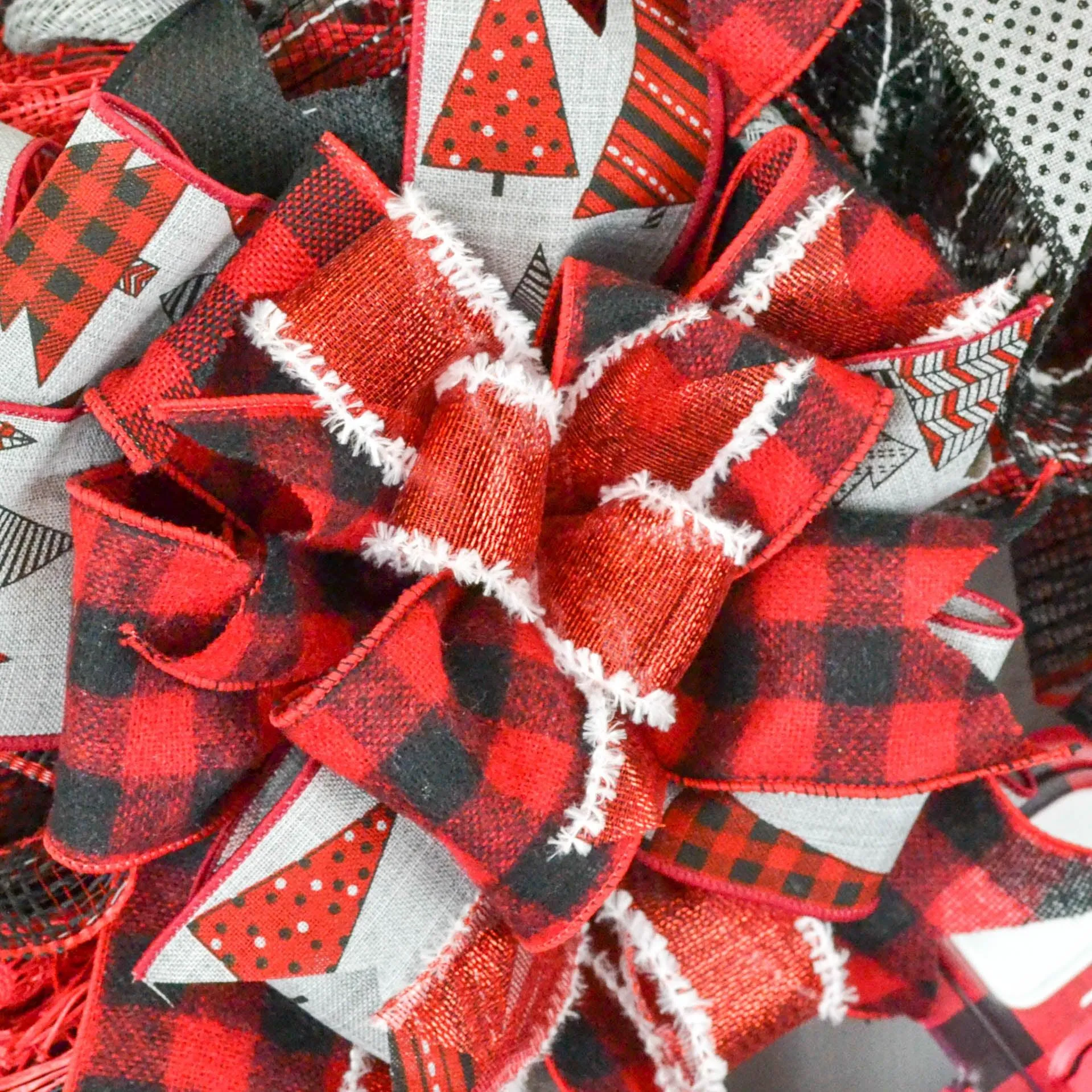 Buffalo Plaid Truck Wreath - Xmas Christmas Mesh Outdoor Front Door Wreaths - White Red Black