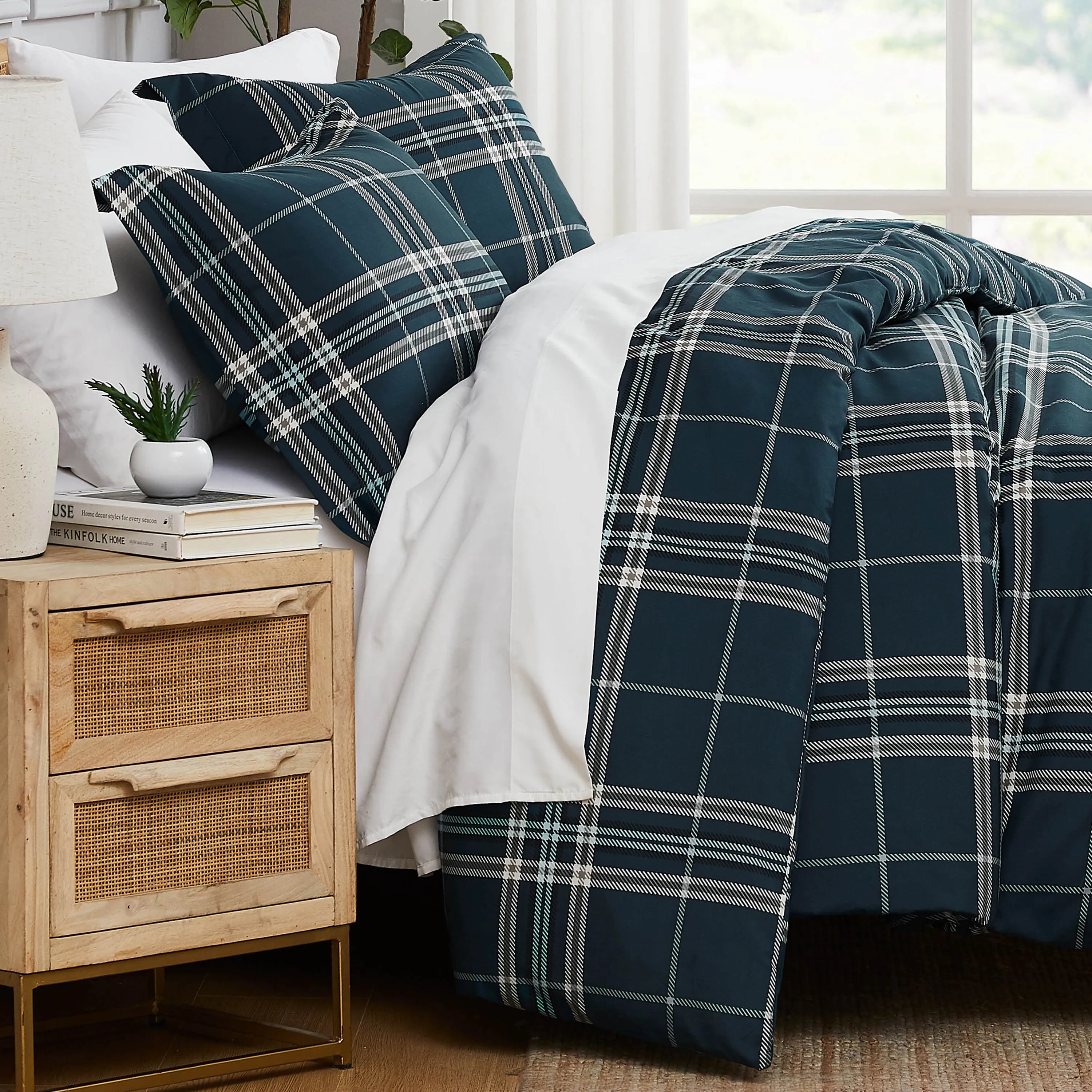 Vilano Plaid Comforter Set