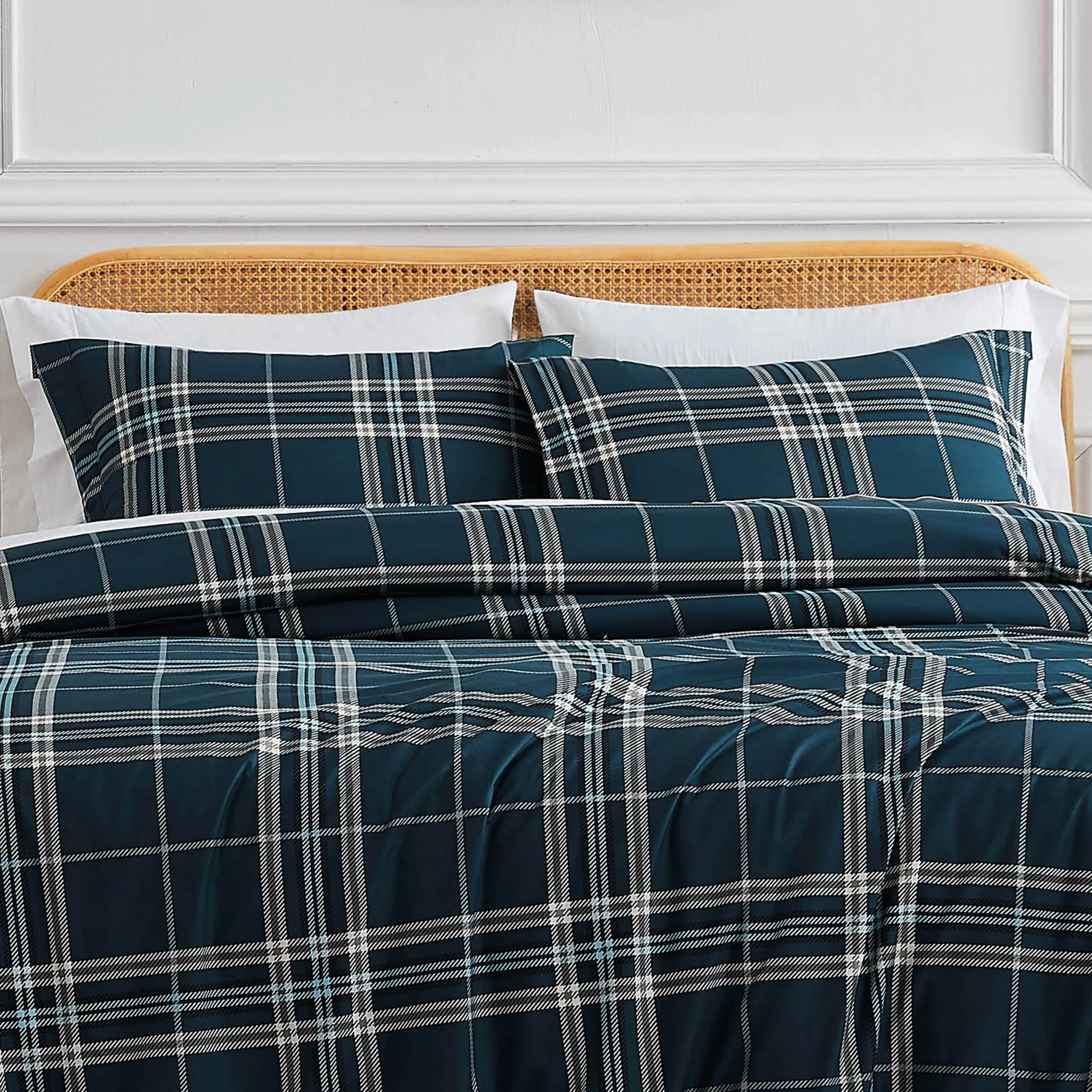 Vilano Plaid Comforter Set