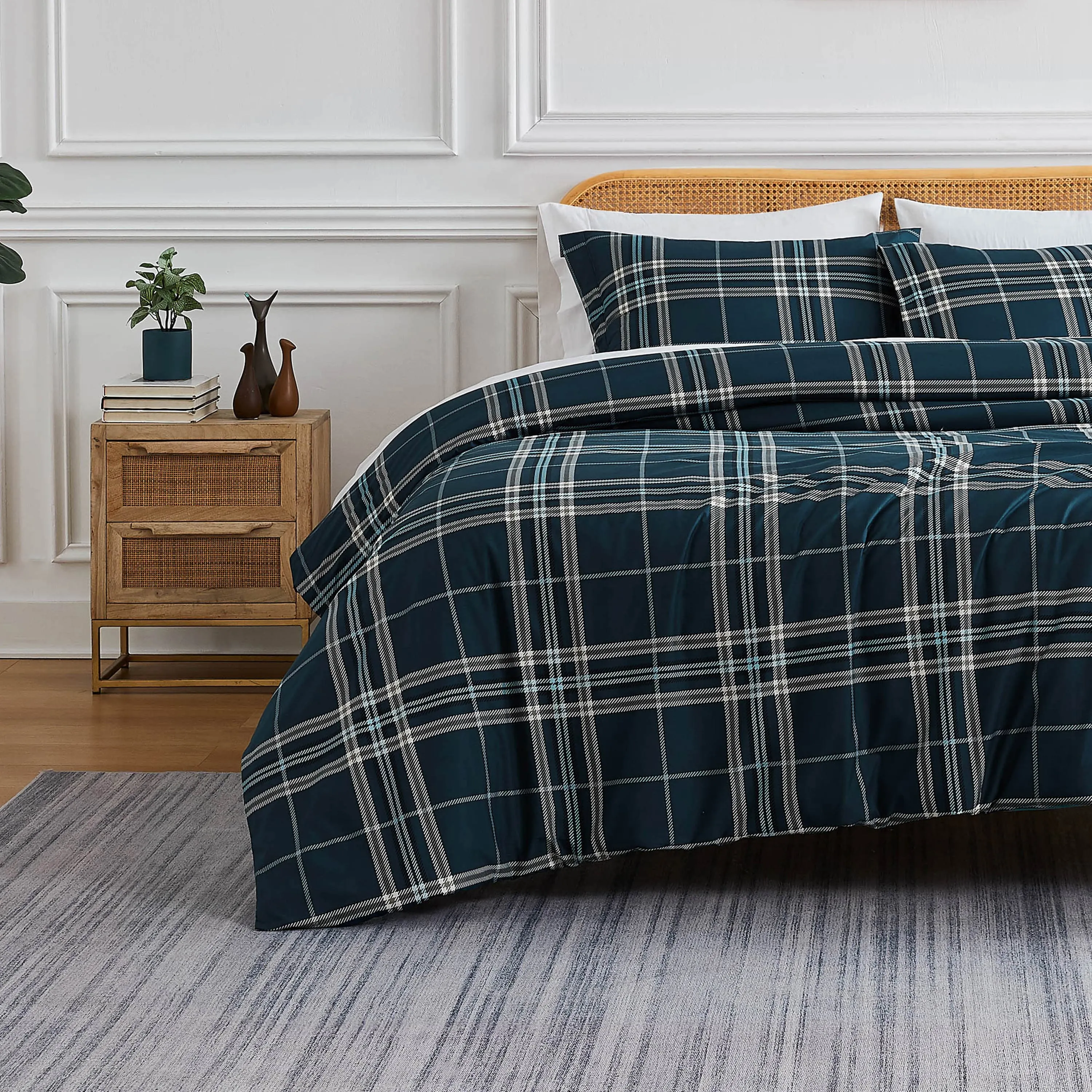 Vilano Plaid Comforter Set