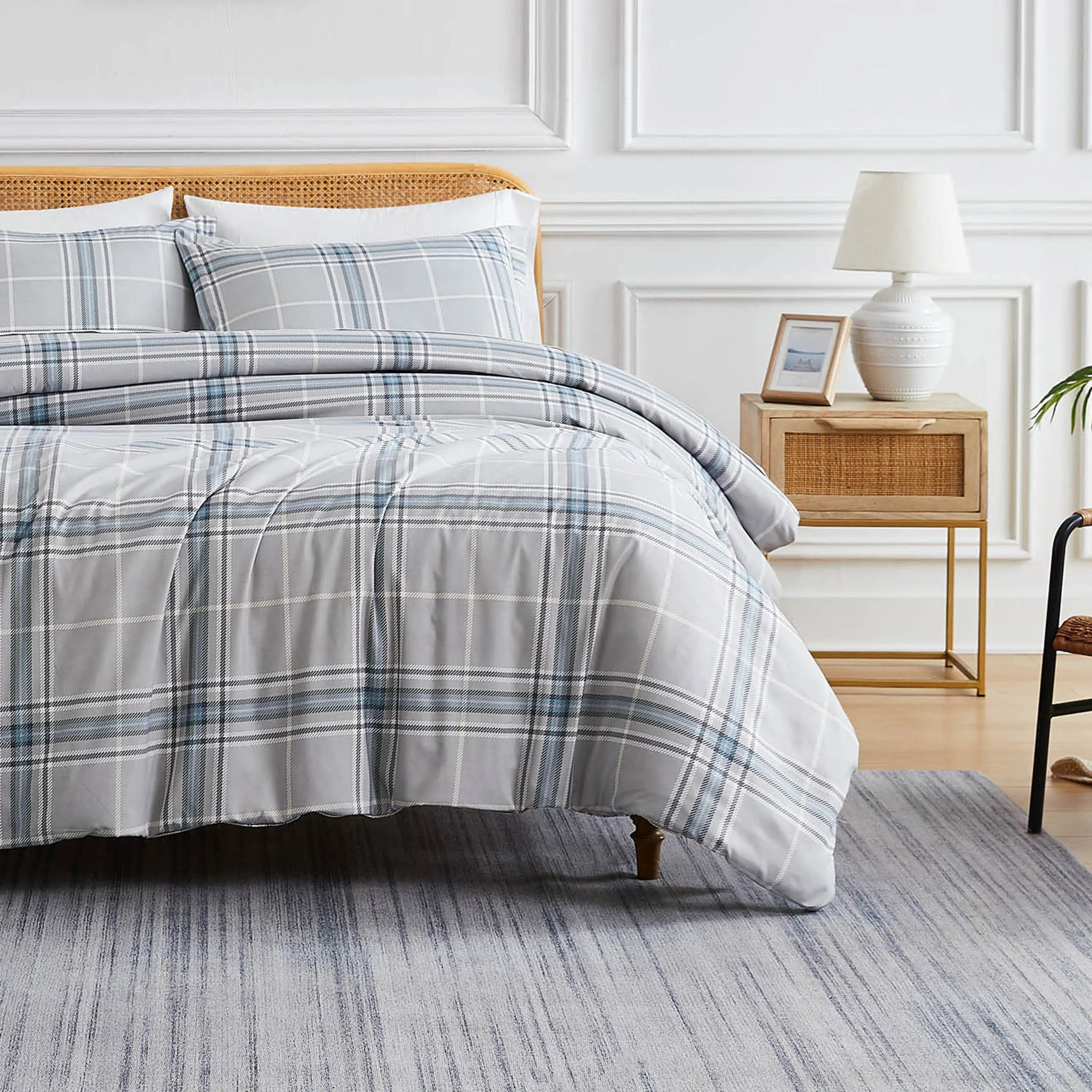 Vilano Plaid Comforter Set