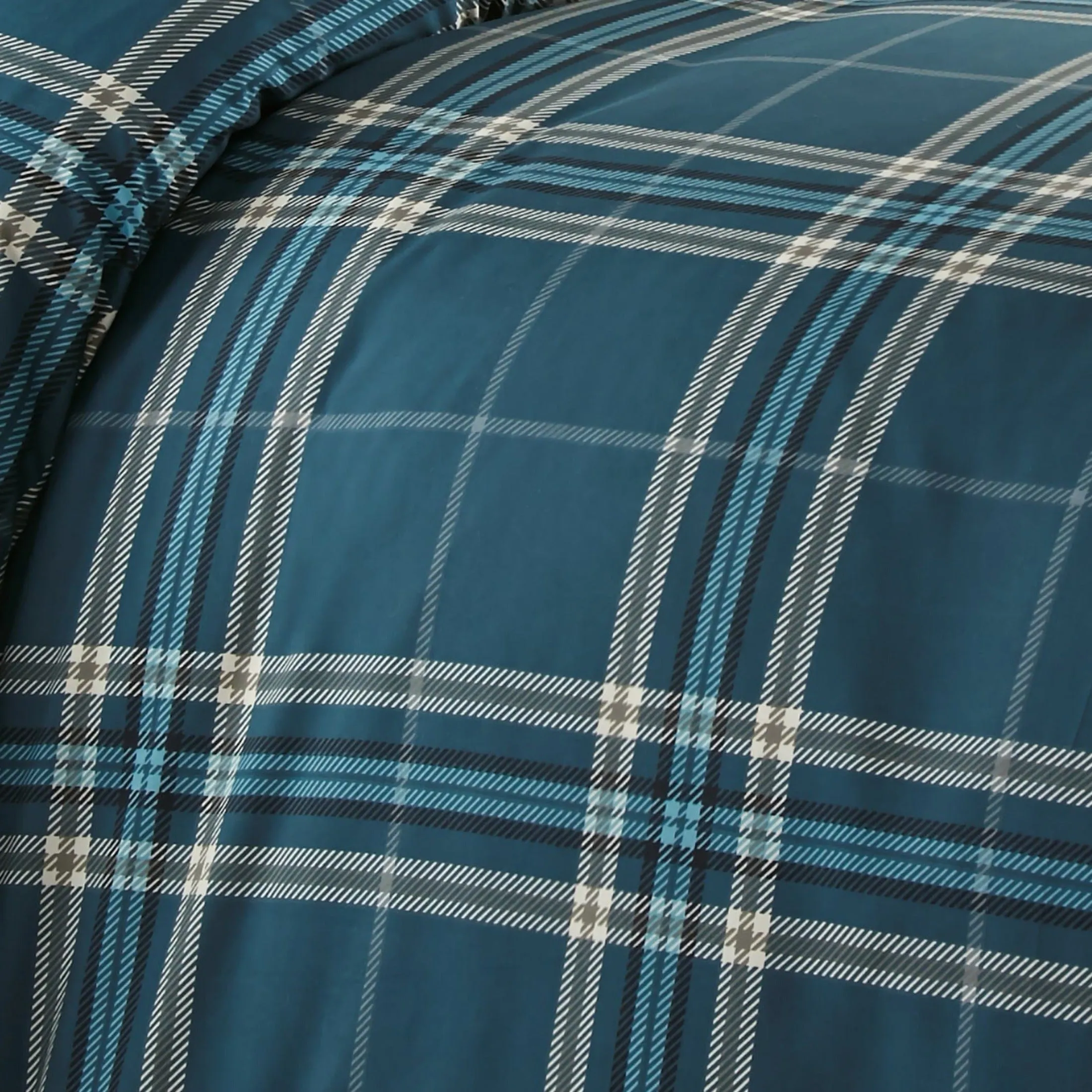 Vilano Plaid Comforter Set