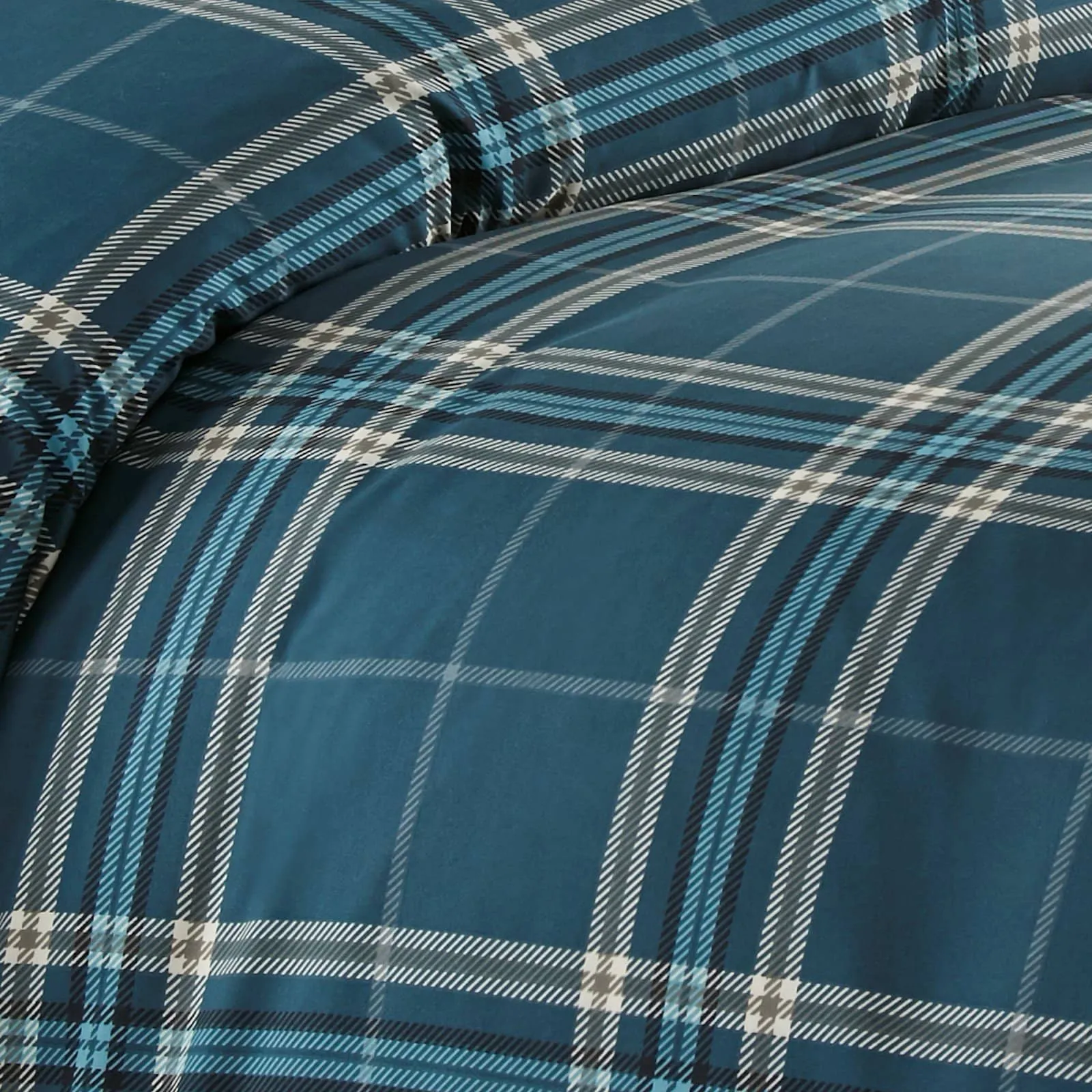 Vilano Plaid Comforter Set