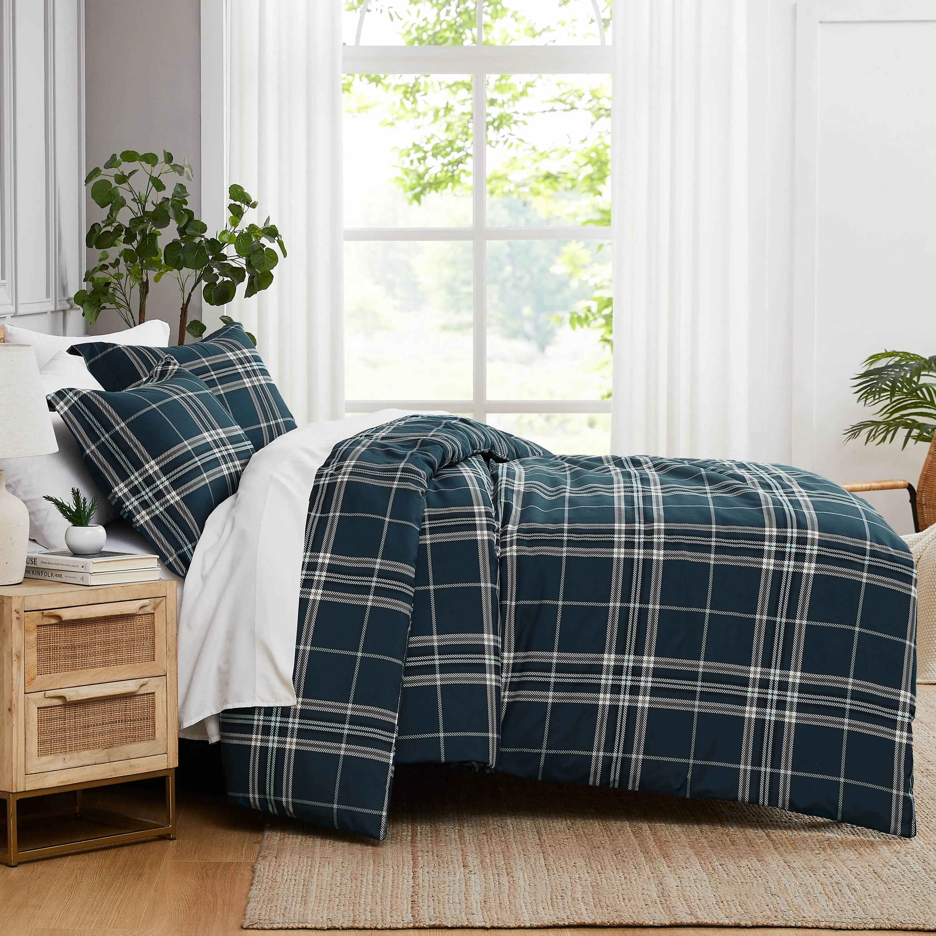 Vilano Plaid Comforter Set