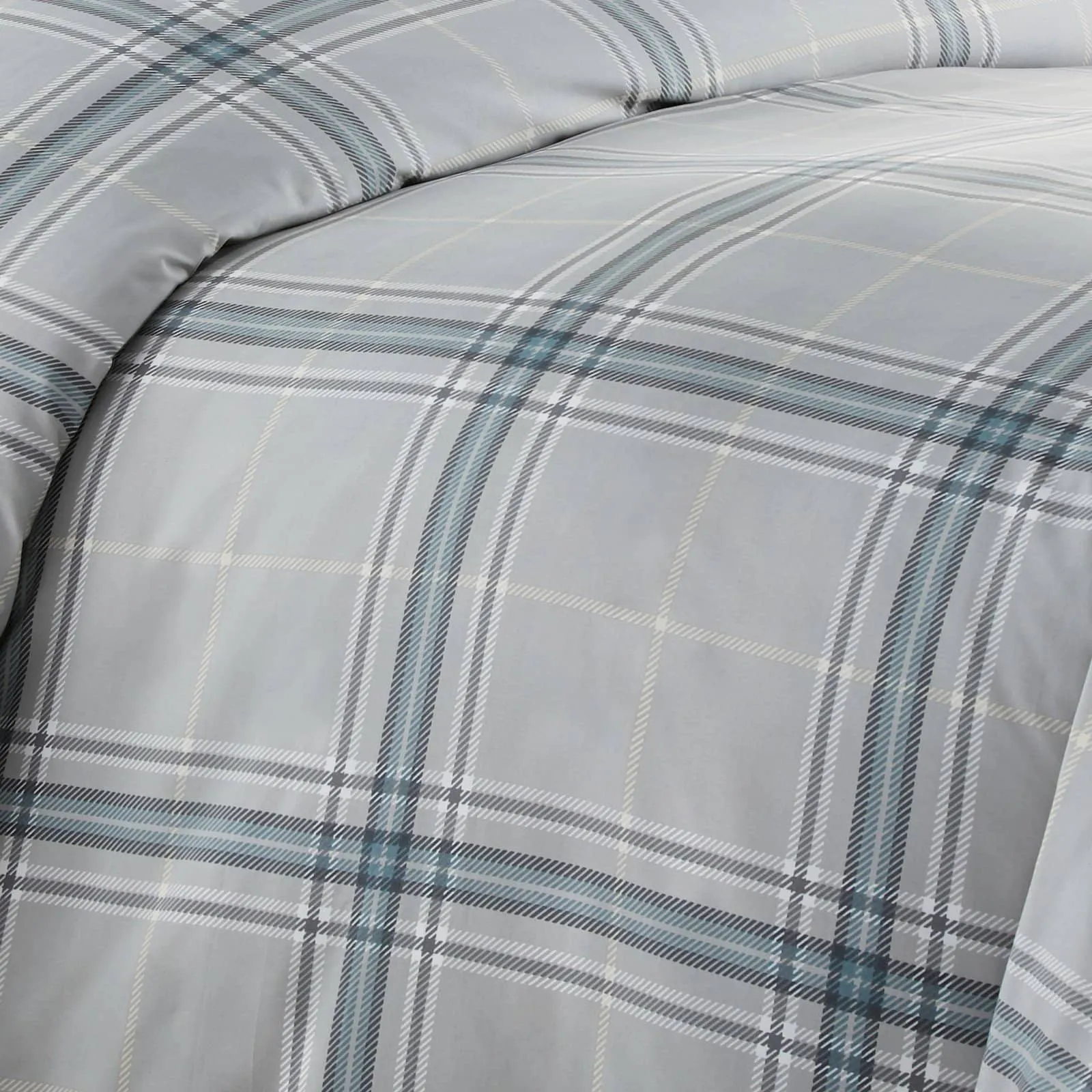 Vilano Plaid Comforter Set