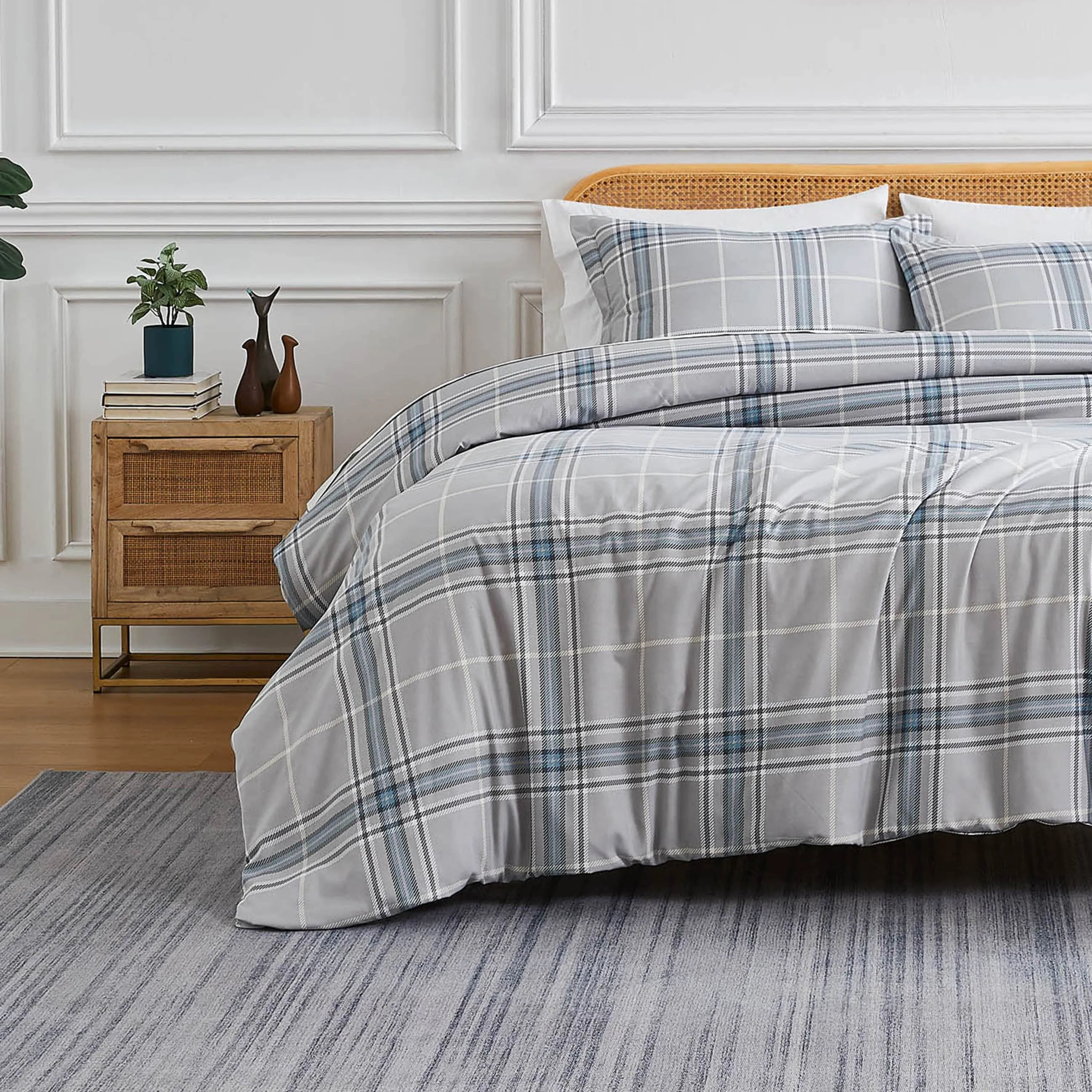 Vilano Plaid Comforter Set