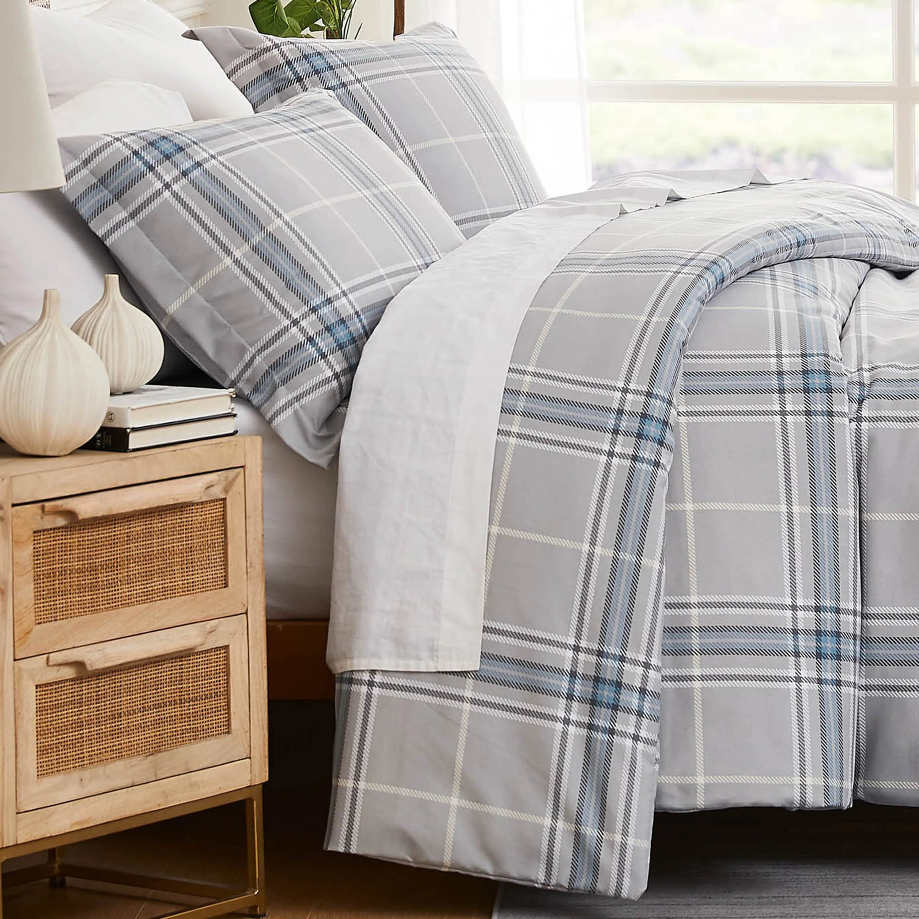 Vilano Plaid Comforter Set