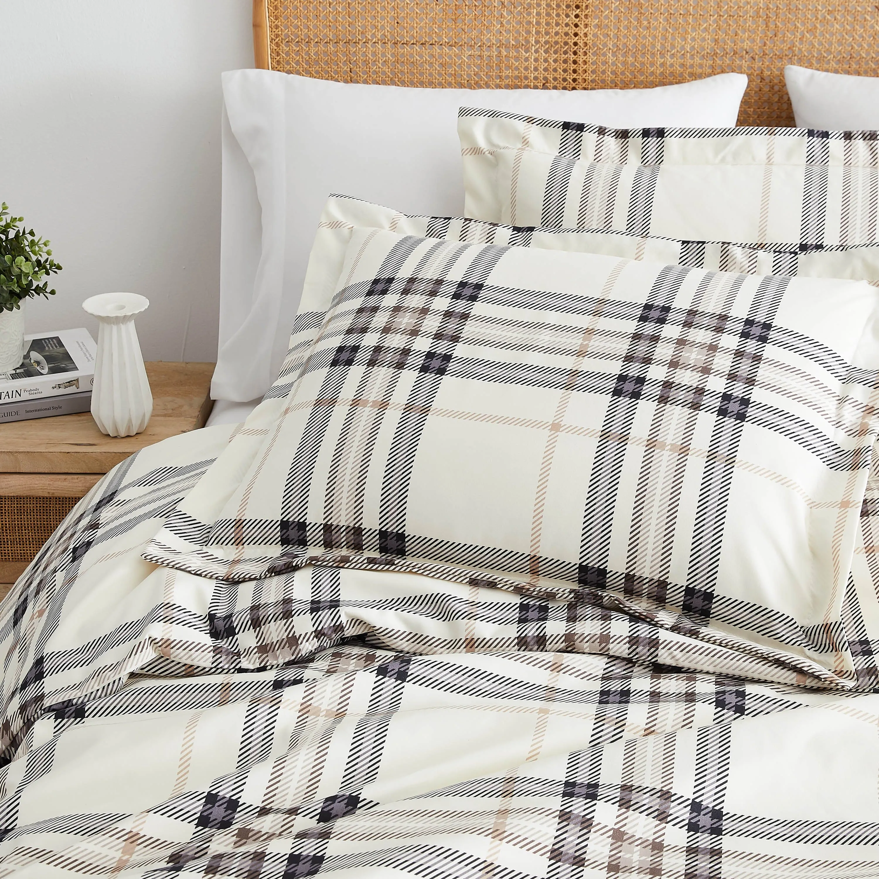 Vilano Plaid Comforter Set