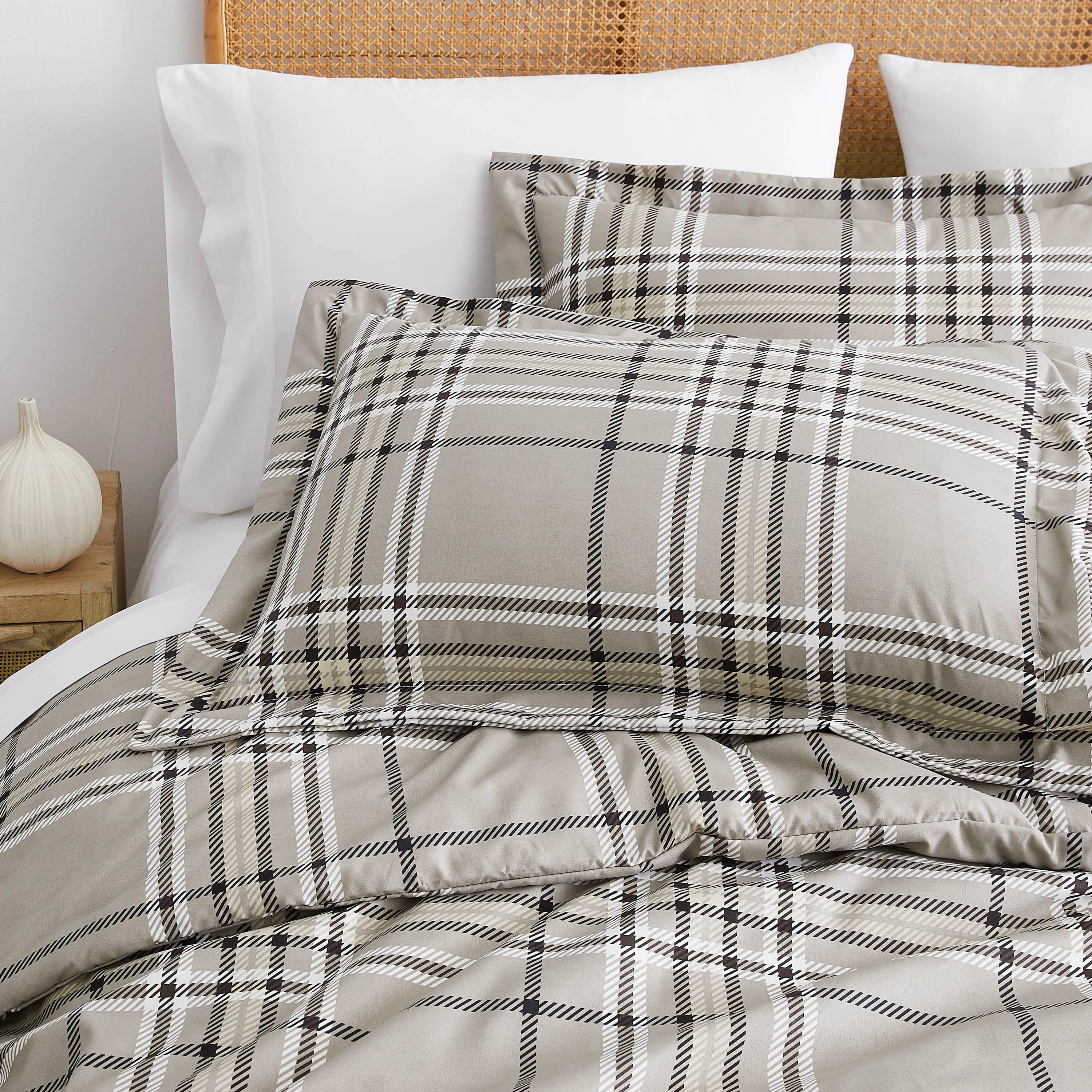 Vilano Plaid Comforter Set