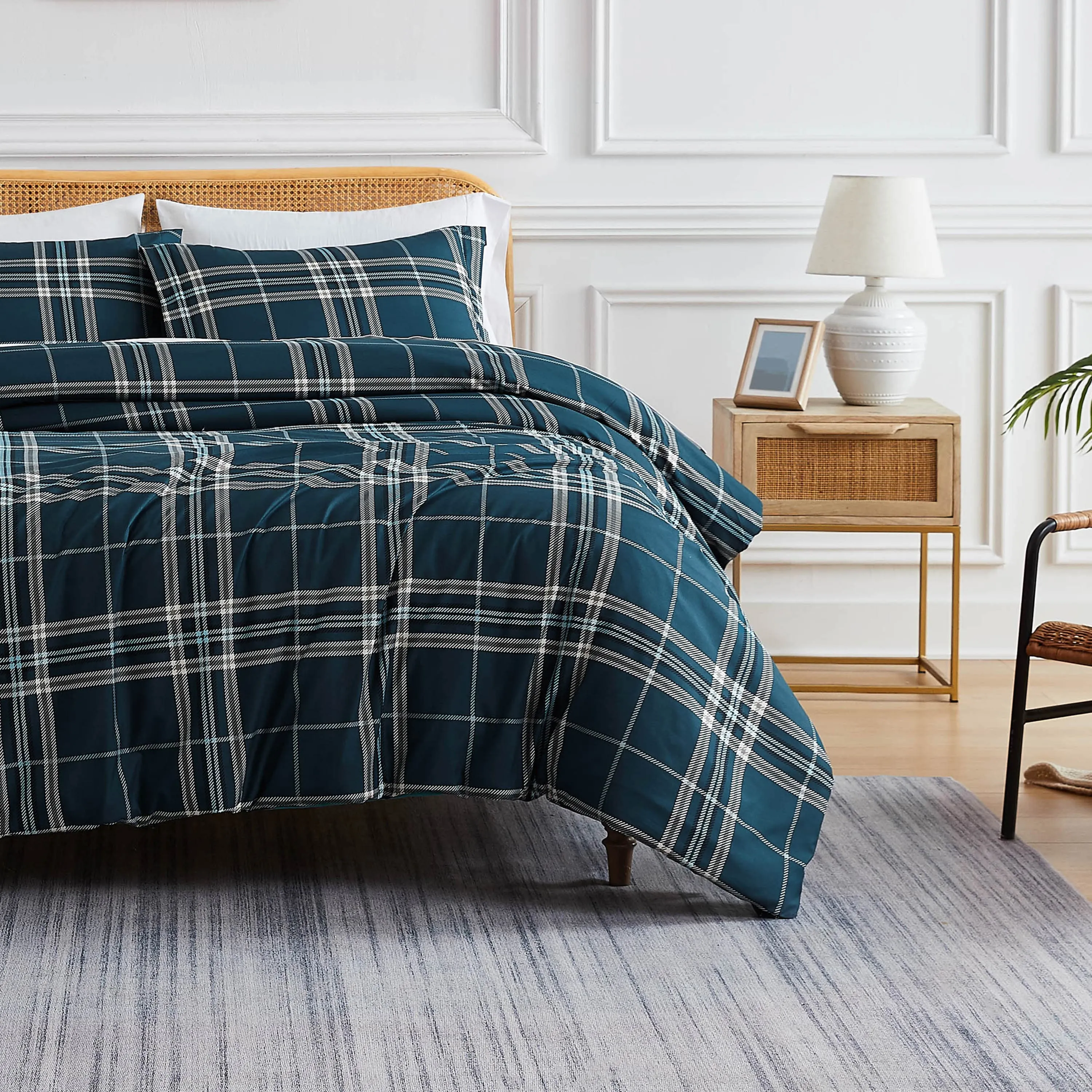 Vilano Plaid Comforter Set